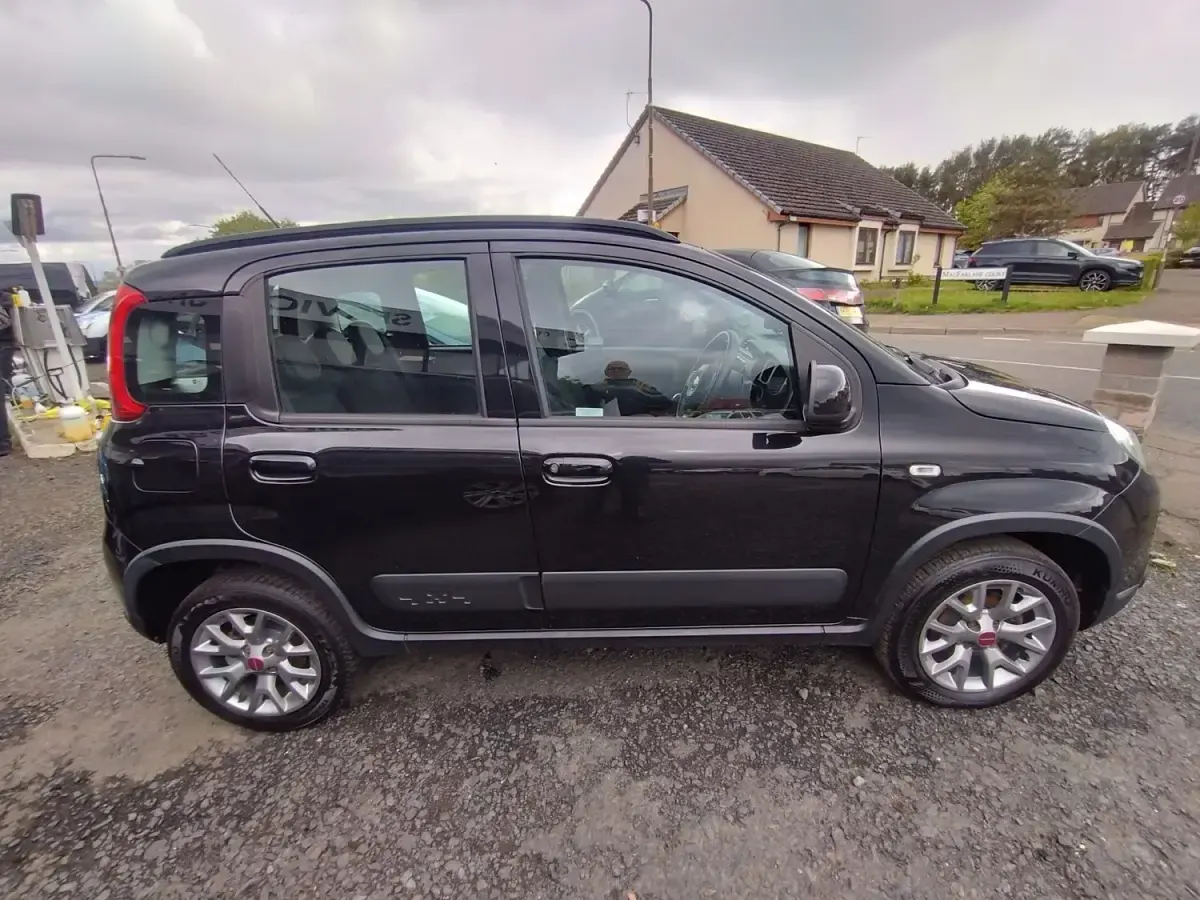 Używany Fiat Panda 4x4 85 KM (62 kW) 2019 Czarny Hatchback