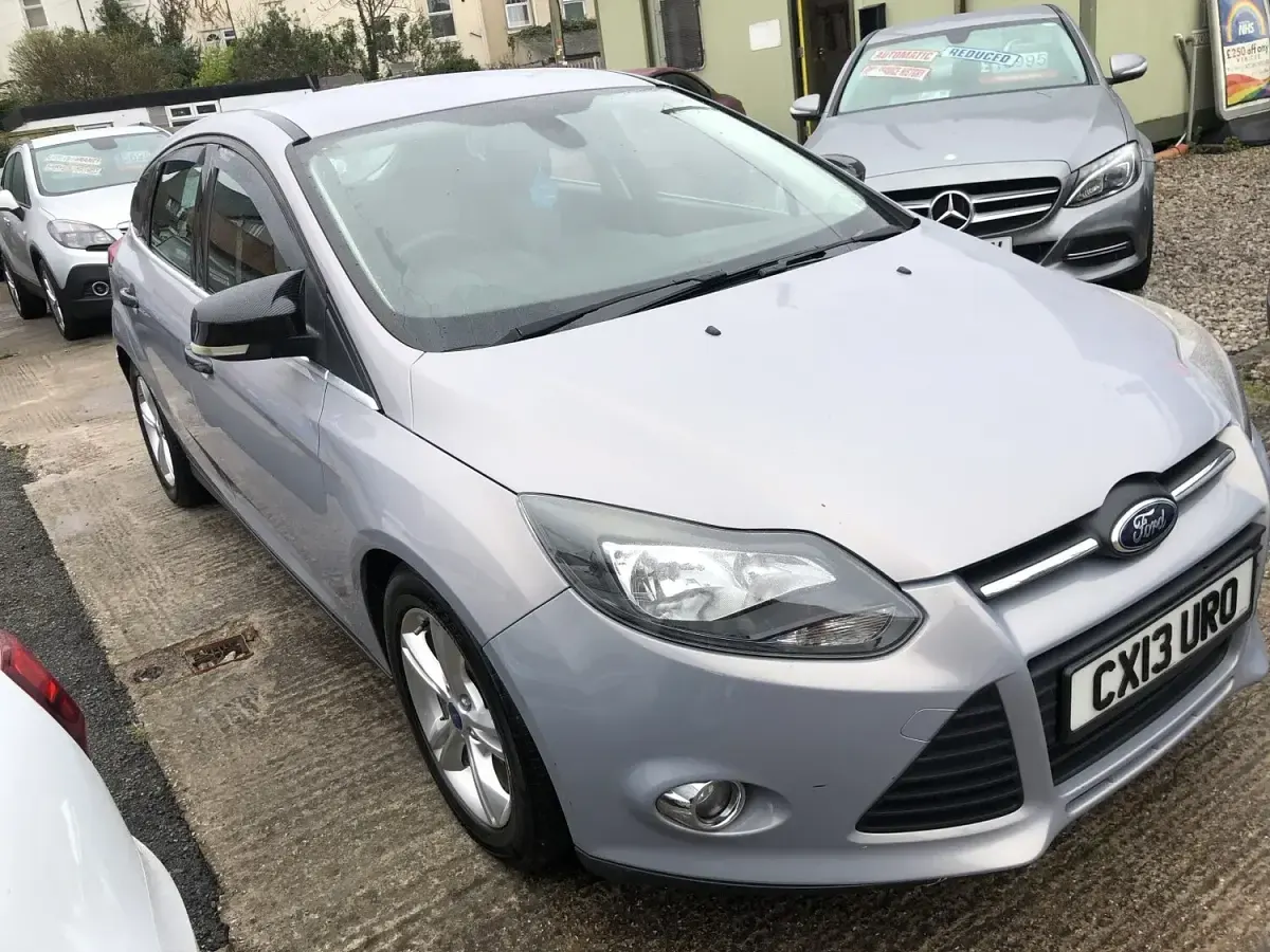 Used Ford Focus Zetec 115 HP (84 kW) 2013 Silver Hatchback