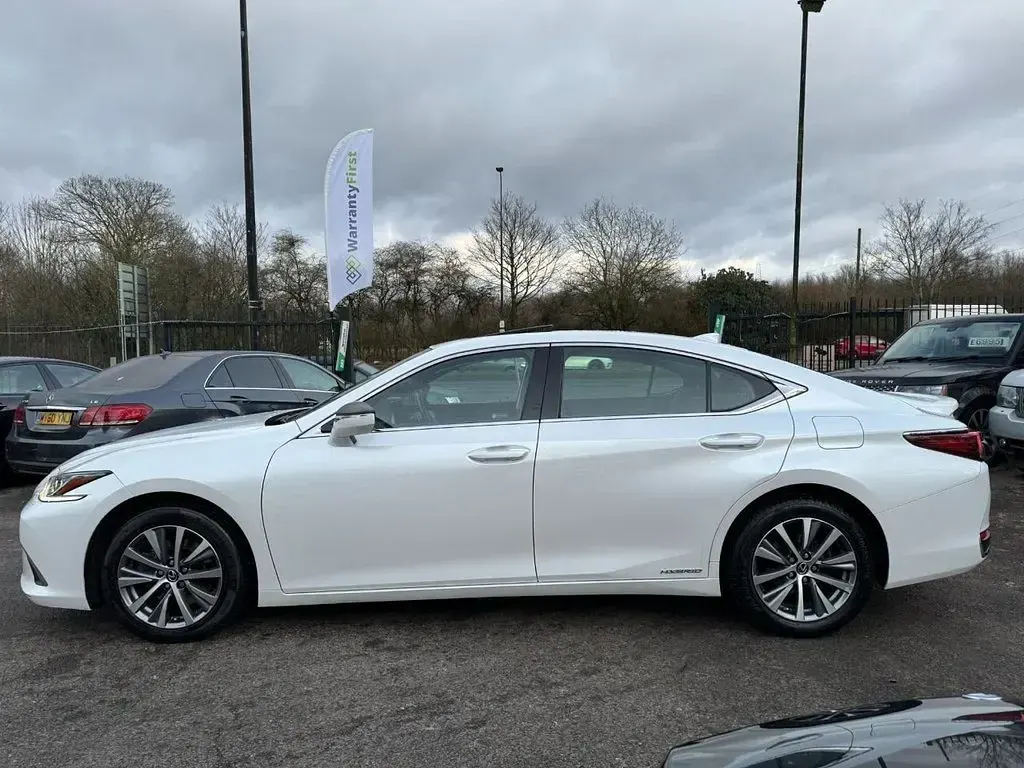 Used Lexus ES300H 2021 White Sedan