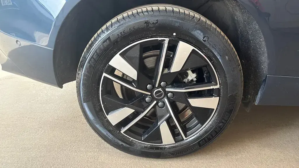 Used Volvo XC60 Plus 345 HP (253 kW) 2025 Blue SUV