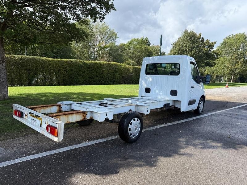 Used Vauxhall Movano 145 HP (106 kW) 2018 White MPV
