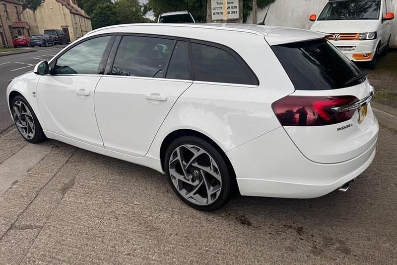 White Used 2016 Vauxhall Insignia SRi Estate | £5,500 (Fair price) - Image 1/1