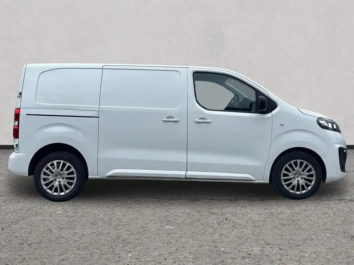 Used Vauxhall Vivaro S 99 HP (72 kW) 2023 White MPV