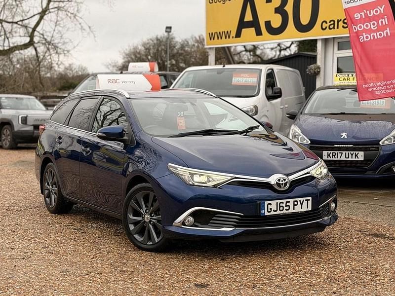 Used Toyota Auris 112 HP (82 kW) 2015 Blue Estate
