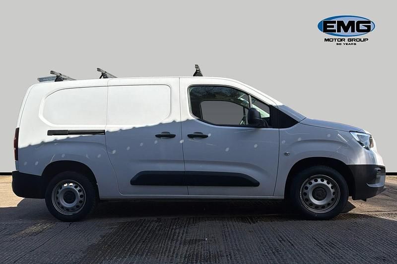 Used Vauxhall Combo S 100 HP (73 kW) 2023 White MPV
