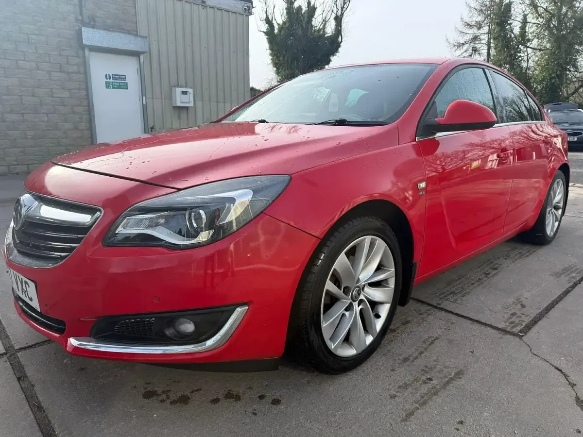 Used Vauxhall Insignia SRi 136 HP (100 kW) 2017 Red Hatchback