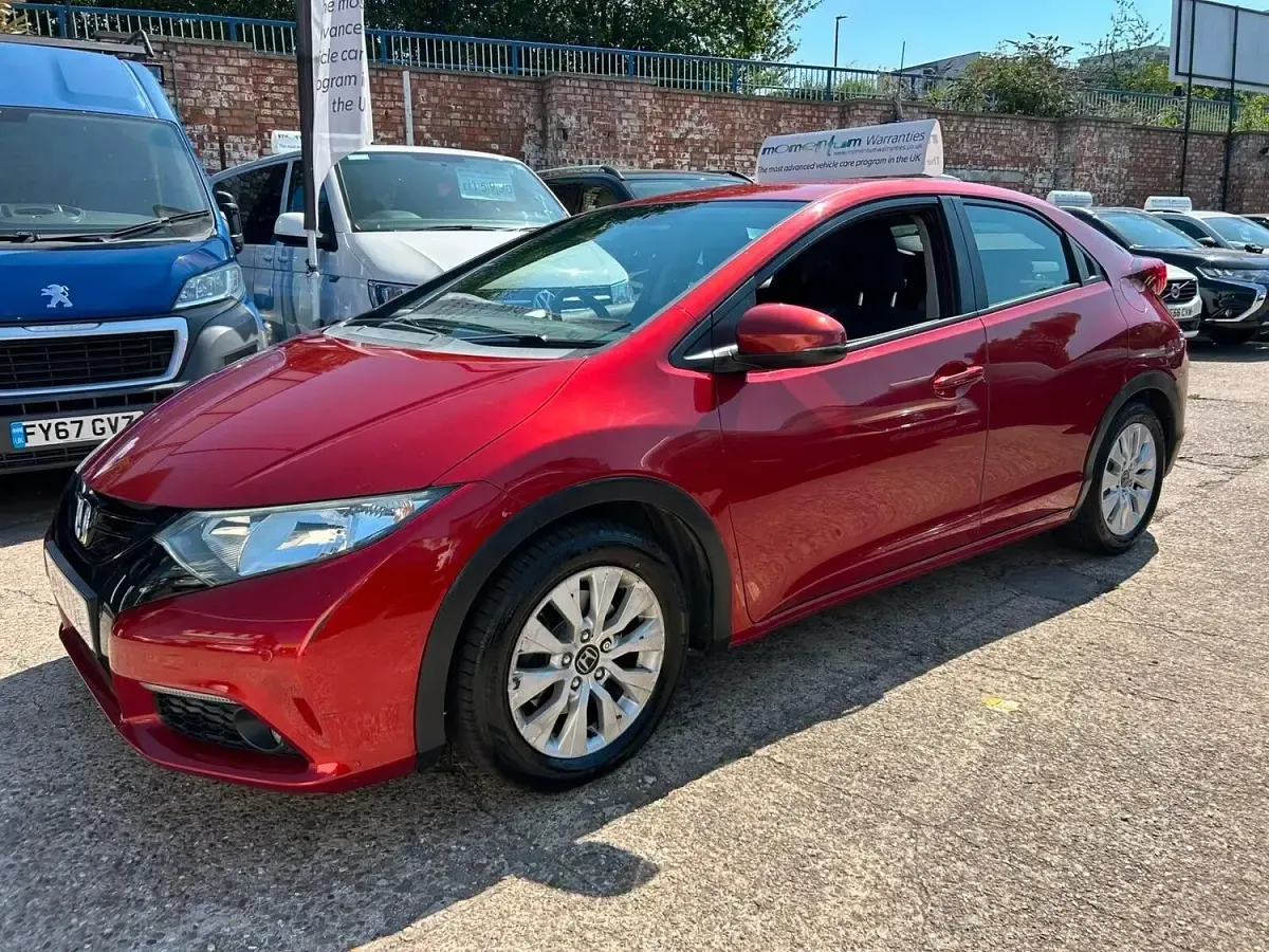Used Honda Civic SE Plus 120 HP (88 kW) 2014 Red Hatchback