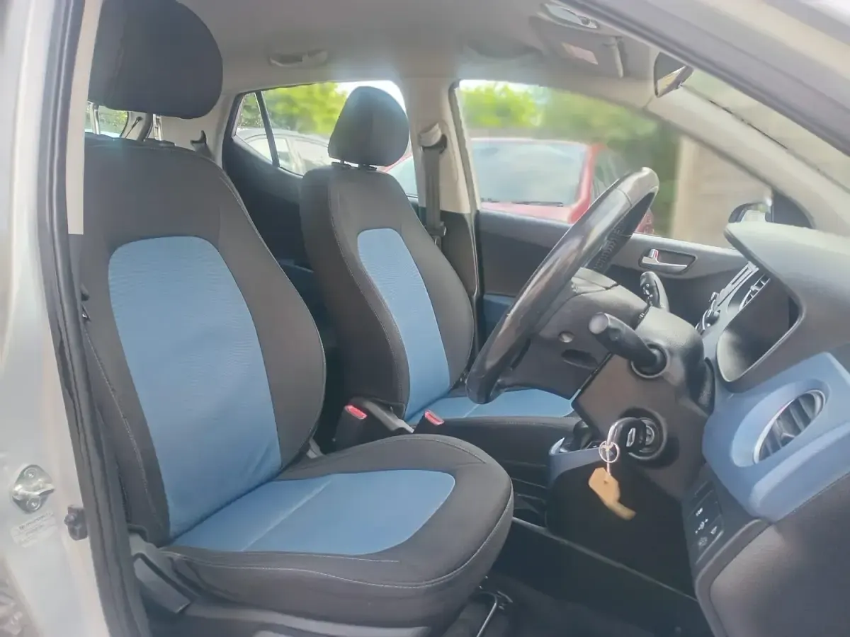 Used Hyundai i10 Premium 87 HP (63 kW) 2015 Silver Hatchback
