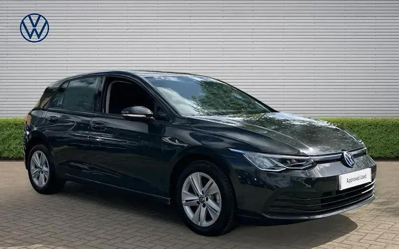 Second-hand VW Golf VIII Life 131 CP (96 kW) 2024 Hatchback