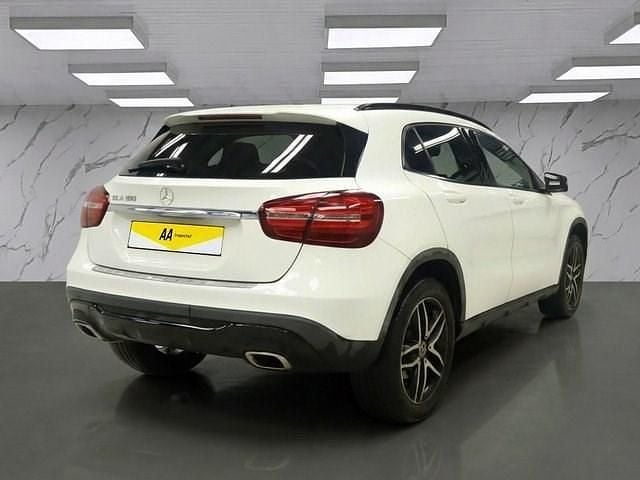 Used Mercedes GLA180 Urban 122 HP (89 kW) 2019 White SUV
