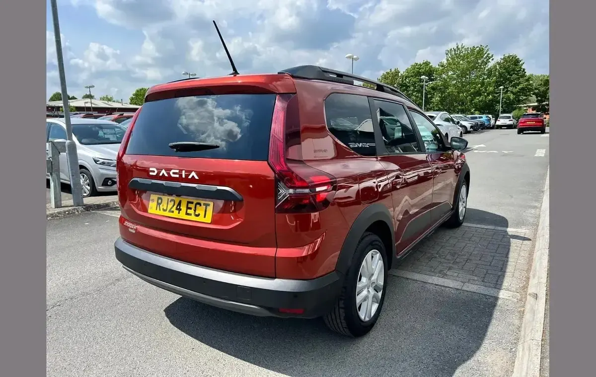 Used Dacia Jogger Expression 141 HP (103 kW) 2024 Brown MPV