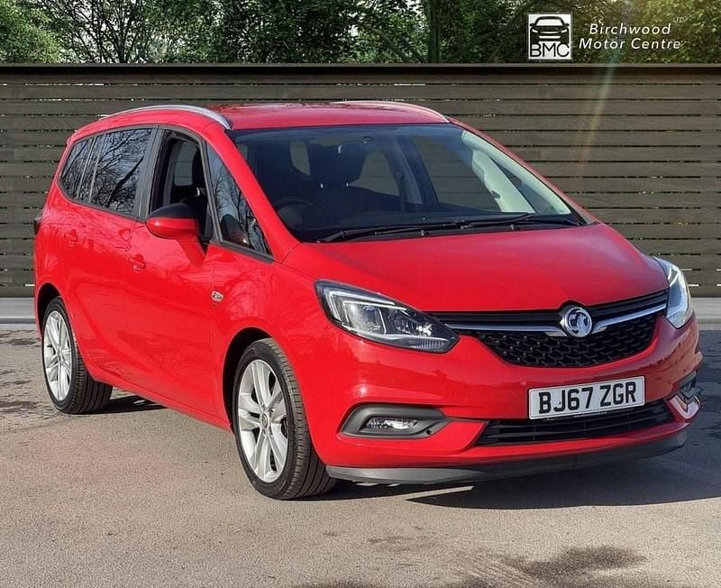 Used Vauxhall Zafira Tourer SRi 140 HP (102 kW) 2017 Red MPV