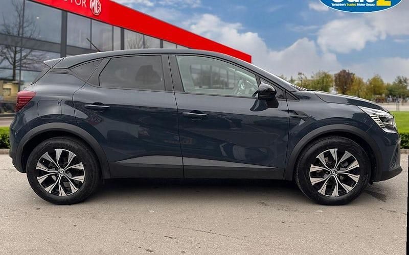 Usado Renault Captur Evolution 143 HP (105 kW) 2023 Azul SUV