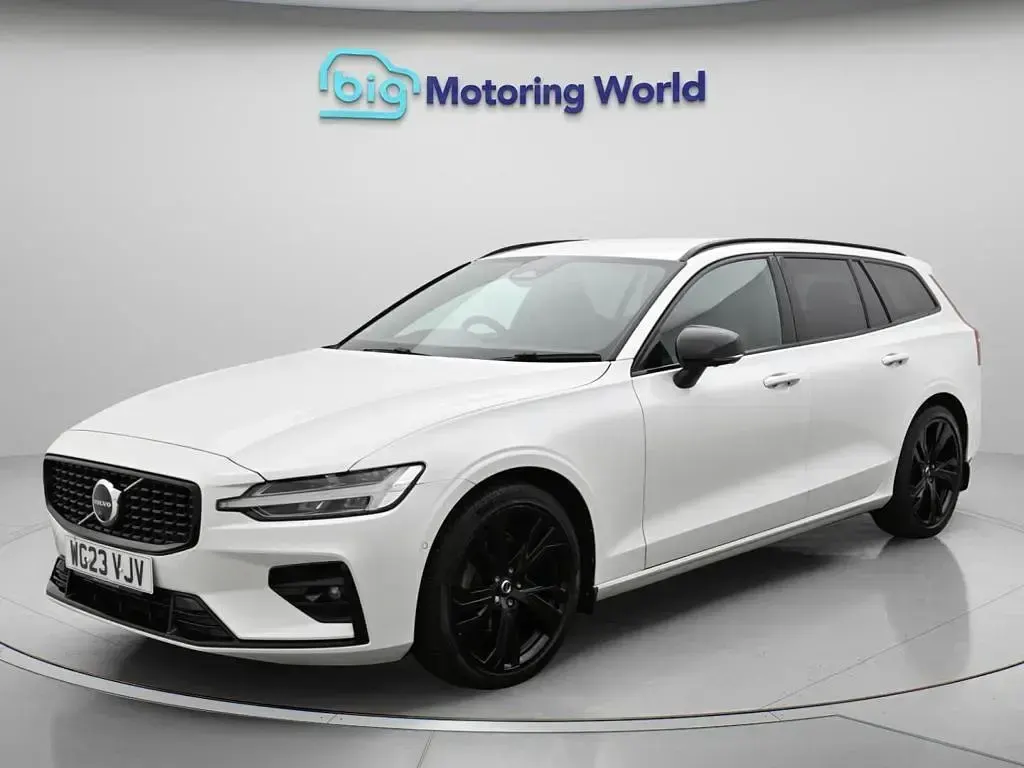 Used Volvo V60 Plus 197 HP (144 kW) 2023 White Estate