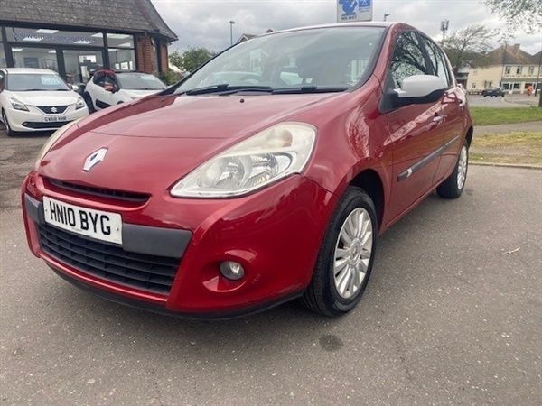 Red Used 2010 Renault Clio II Hatchback | £2,995 (A bit pricey) - Image 1/1