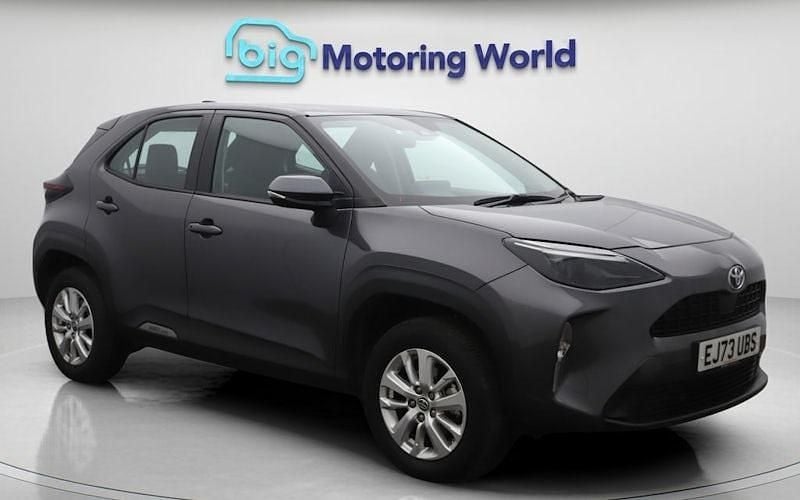 Used 2025 Toyota Yaris Hybrid Estate | £18,600 (Super price) - Image 1/4
