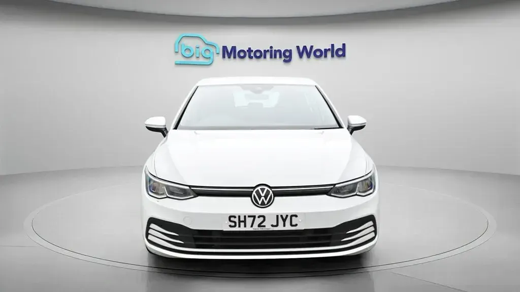 Używany VW Golf VIII S 130 KM (95 kW) 2023 Biały Hatchback