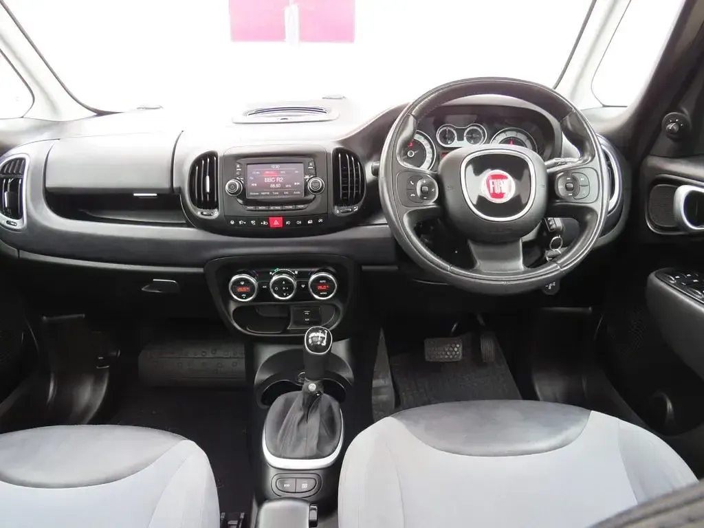 Used Fiat 500L Lounge 85 HP (62 kW) 2014 Red MPV