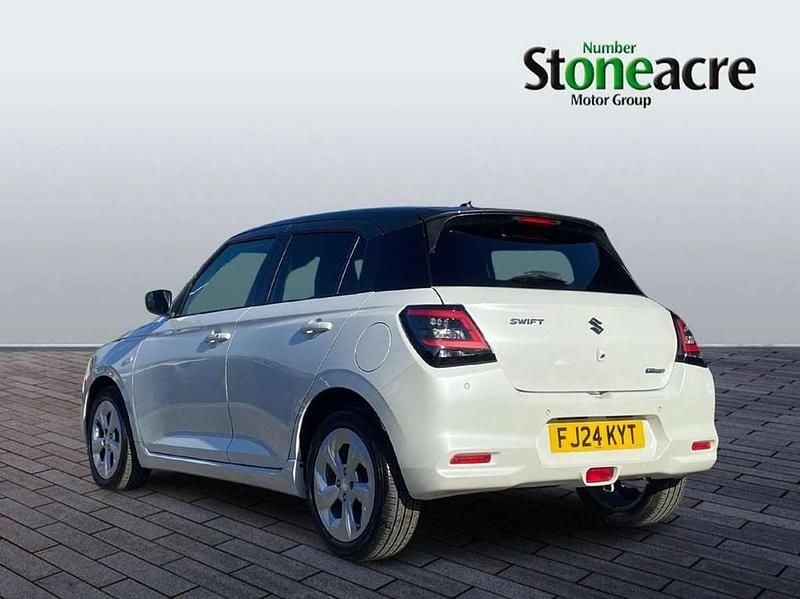 Begagnad Suzuki Swift 82 HK (60 kW) 2024 Vit Halvkombi