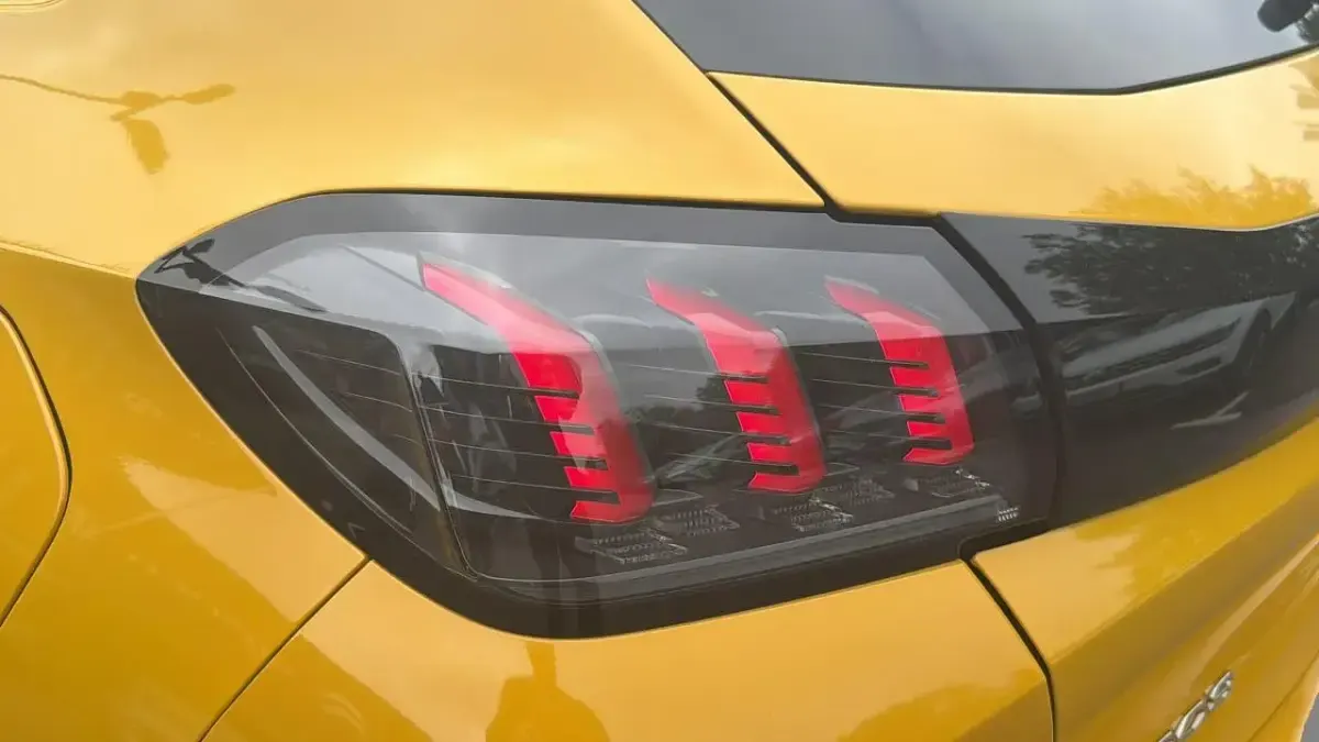 Used Peugeot e-208 Allure+ 98 kW (134 HP) 2023 Yellow Hatchback