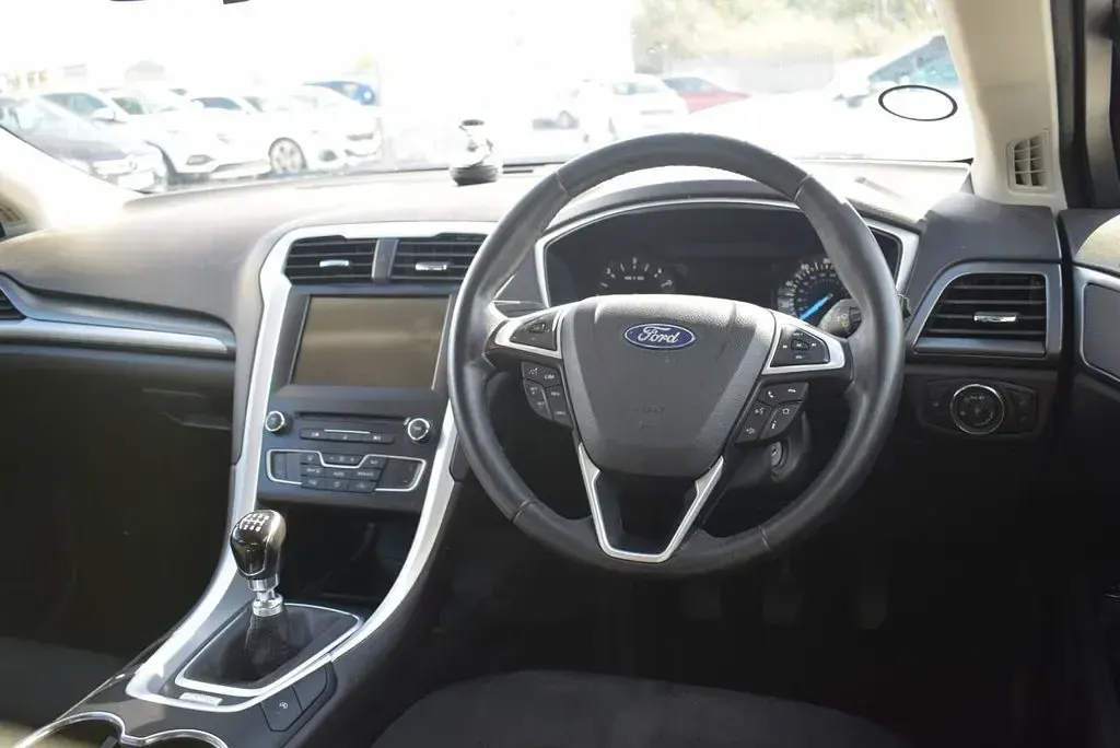 Used Ford Mondeo Style 120 HP (88 kW) 2017 Blue Hatchback