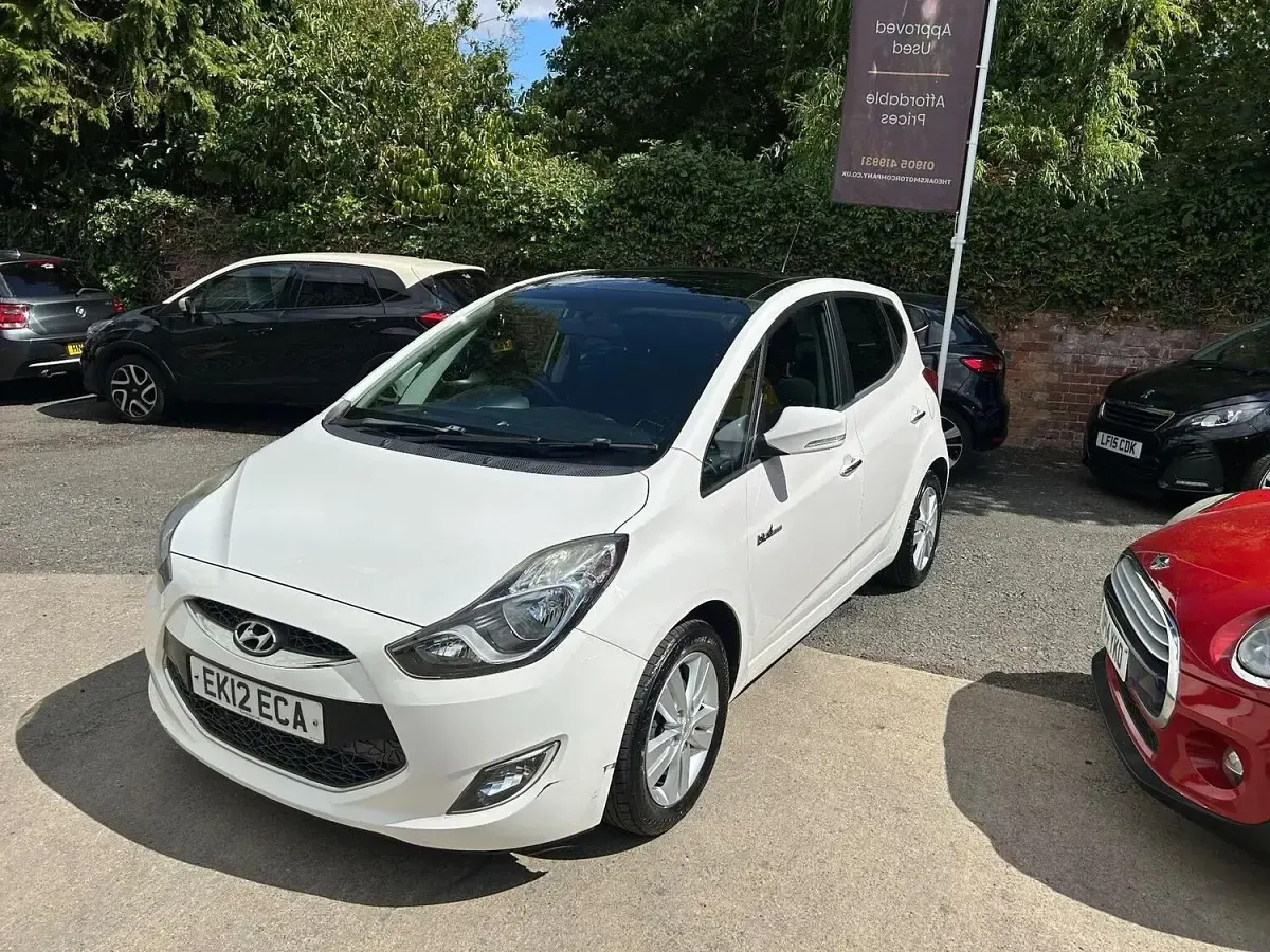 Used Hyundai ix20 Style 116 HP (85 kW) 2012 White Hatchback