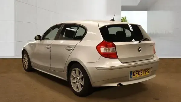 Begagnad BMW 120 2005 Silver Halvkombi