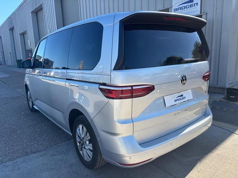 Begagnad VW Multivan Life 218 HK (160 kW) 2024 Silver Minibuss