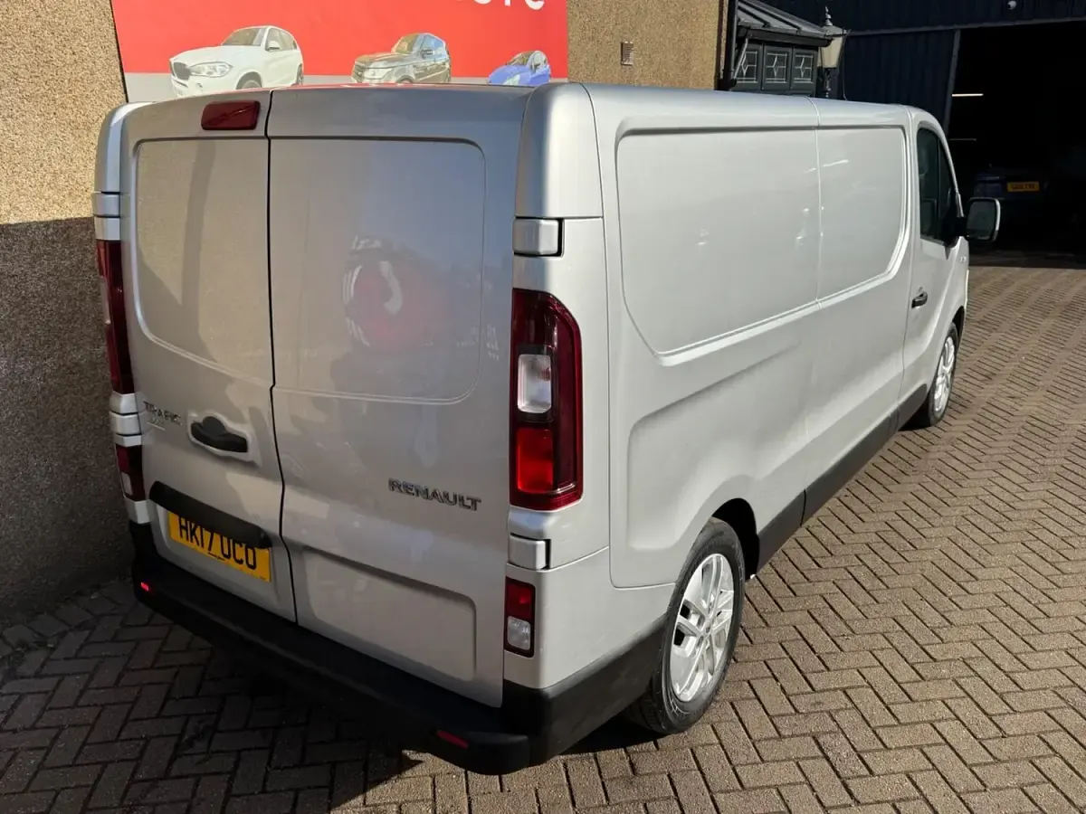 Used Renault Trafic 2017 Silver MPV
