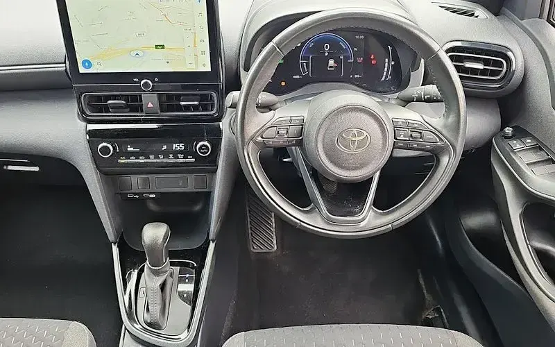 Used Toyota Yaris Cross Design 116 HP (85 kW) 2024 White SUV