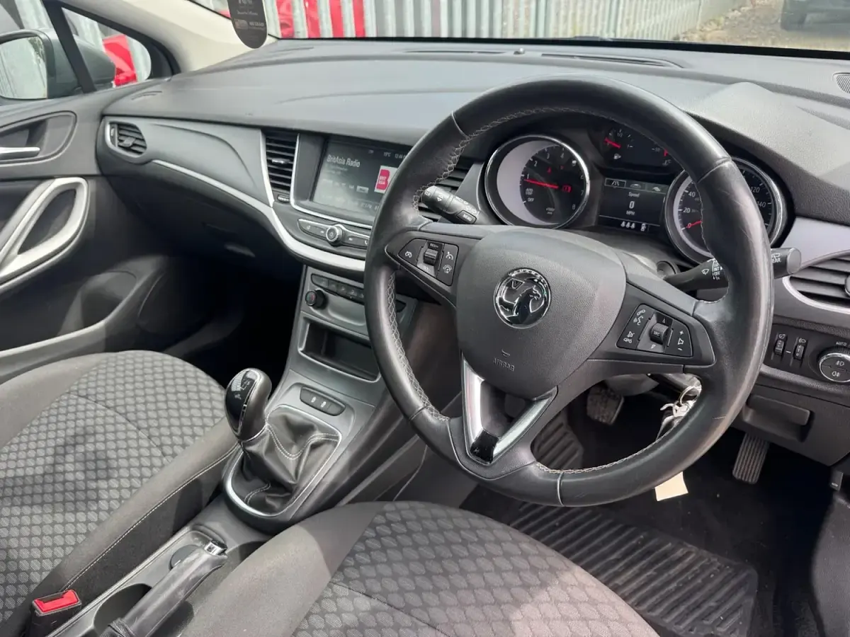 Used Vauxhall Astra S 105 HP (77 kW) 2019 Grey Estate