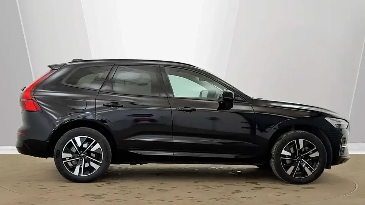 Used Volvo XC60 Core 250 HP (183 kW) 2025 Black SUV
