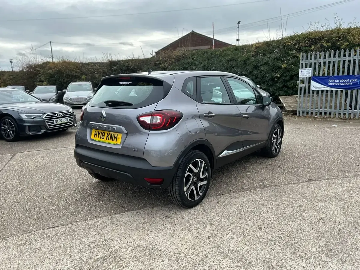 Used Renault Captur Dynamique 90 HP (66 kW) 2018 Grey SUV