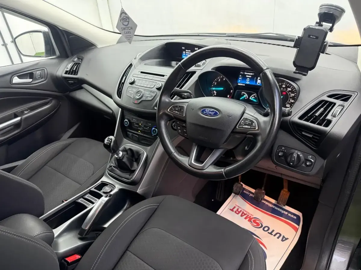 Begagnad Ford Kuga Zetec 2017 Grå SUV