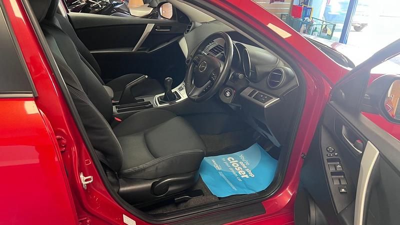 Used Mazda 3 2011 Red Hatchback