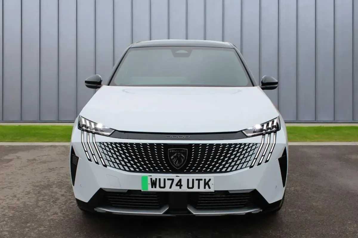 Used Peugeot e-3008 GT 152 kW (207 HP) 2025 White SUV