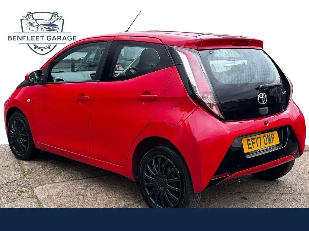 Used Toyota Aygo X-play 69 HP (50 kW) 2017 Red Hatchback