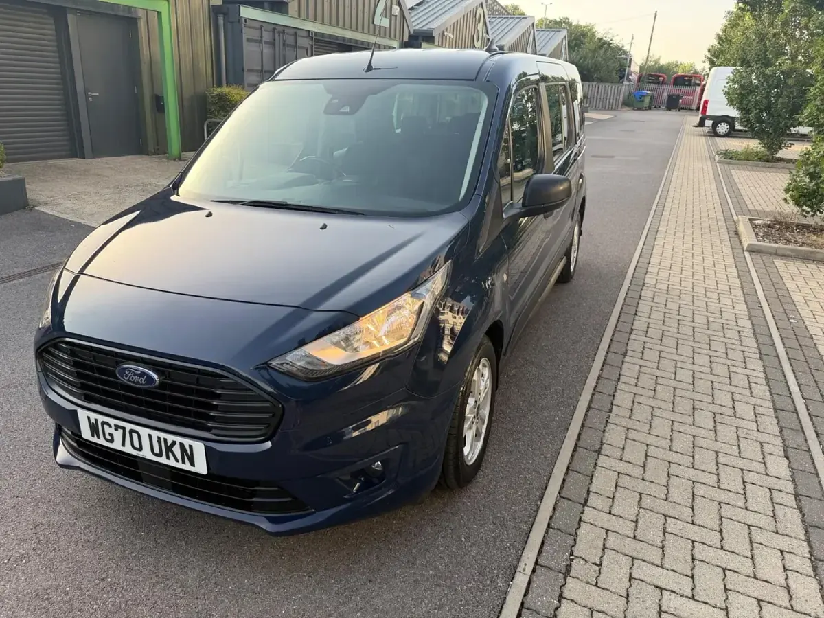 Used Ford Grand Tourneo Connect Zetec 120 HP (88 kW) 2020 Blue MPV