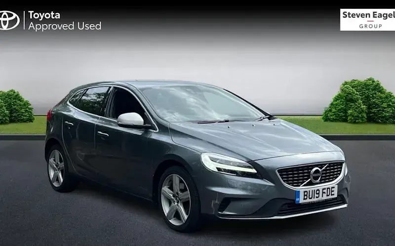 Used Volvo V40 R-Design 122 HP (89 kW) 2019 Hatchback