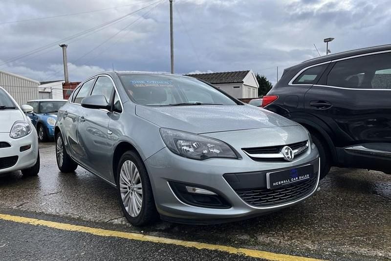 Used Vauxhall Astra Excite 100 HP (73 kW) 2014 Silver Hatchback