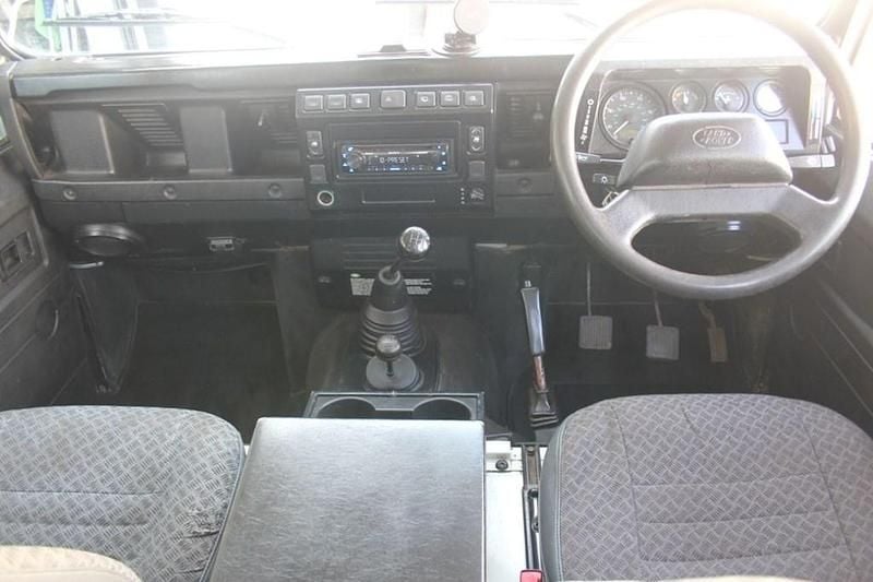 Used Land Rover Defender 120 HP (88 kW) 2005 White Estate