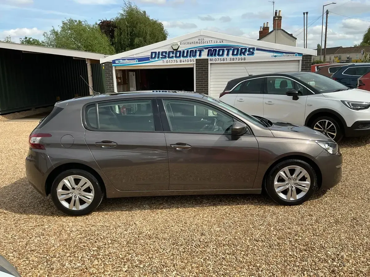 Used Peugeot 308 Active 115 HP (84 kW) 2014 Grey Hatchback
