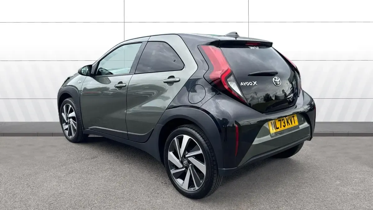 Used Toyota Aygo X 72 HP (52 kW) 2023 Green SUV