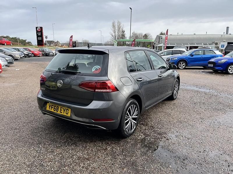 Begagnad VW Golf VII SE 2018 Grå Halvkombi