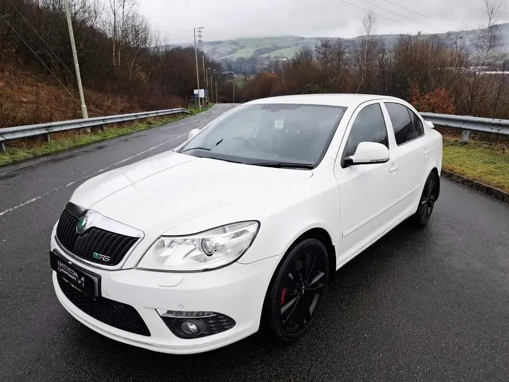 Usado Skoda Octavia vRS 200 HP (147 kW) 2012 Branco Citadino