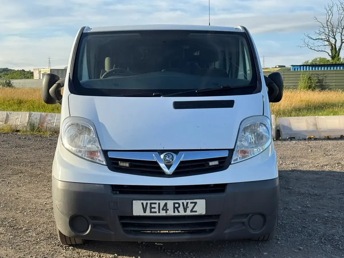 Used Vauxhall Vivaro 115 HP (84 kW) 2014 White MPV