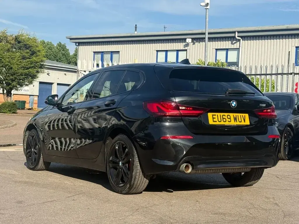 Used BMW 118 Sport Line 140 HP (102 kW) 2019 Black Hatchback