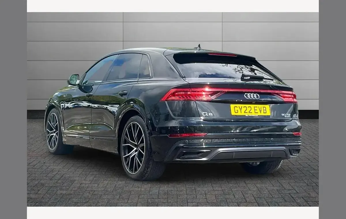 Begagnad Audi Q8 Black Edition 286 HK (210 kW) 2022 Svart SUV