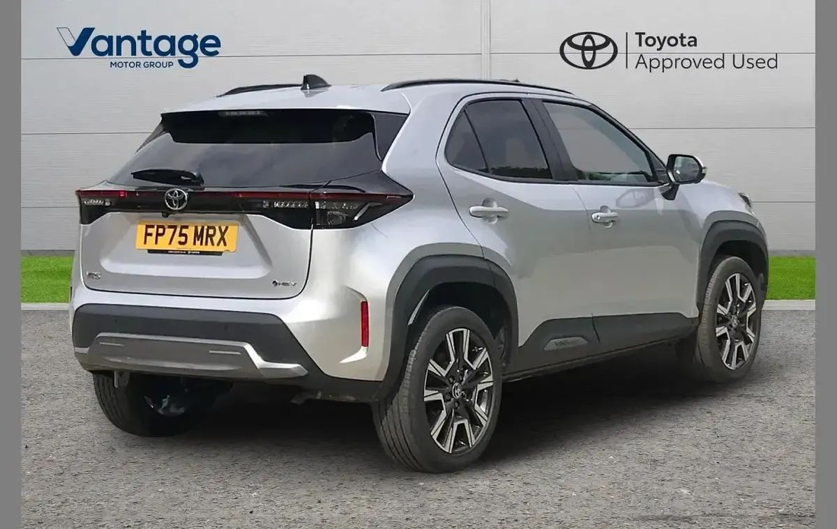 Used Toyota Yaris Cross 128 HP (94 kW) 2025 Silver SUV