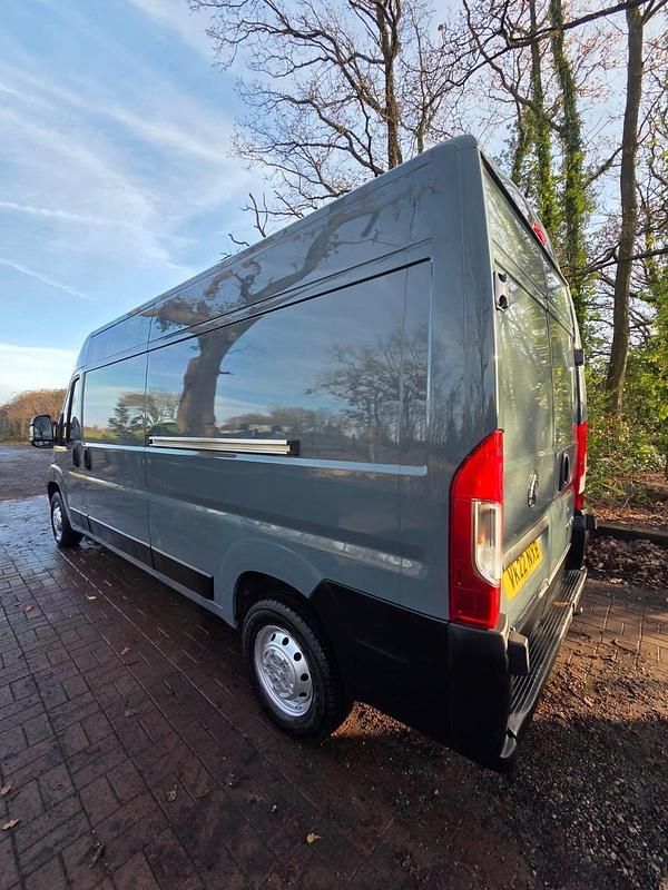 Begagnad Vauxhall Movano Edition 140 HK (102 kW) 2022 Grå Minibuss
